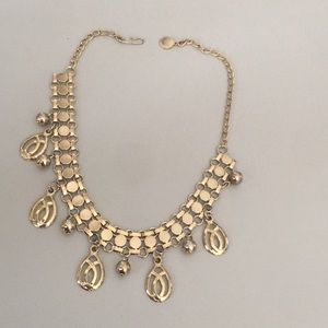 Good-tone choker necklace